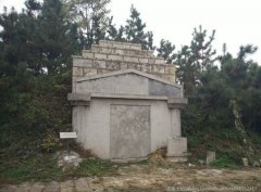 拉犁山东汉墓