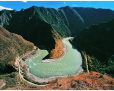 雅砻江大峡谷